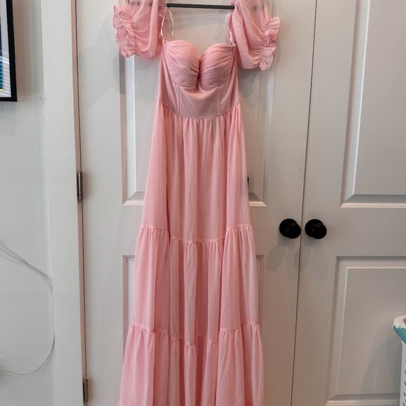 NWT Pink Lulu's Off the Shoulder Dress Size Medium Retail $100 - Picture 4 of 7
